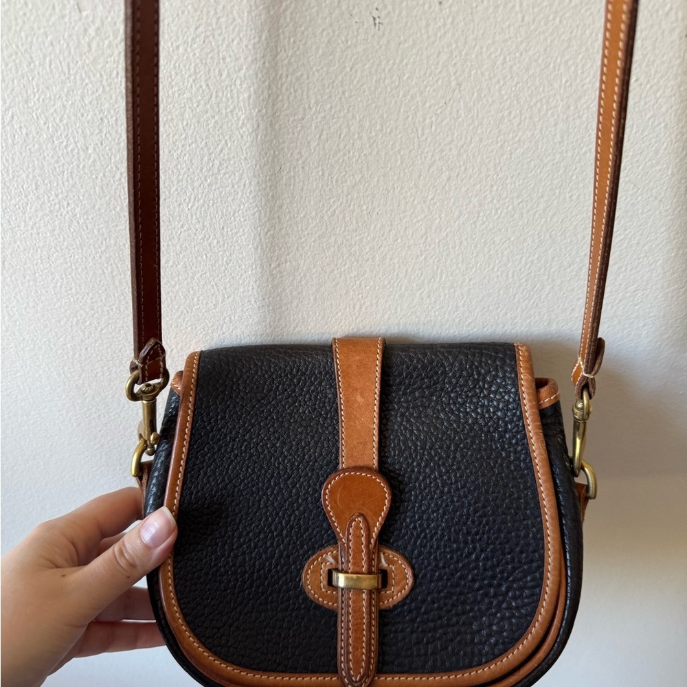 CONSIGNED—Vintage ‘90’s Dooney & Bourke Crossbody - Picture 4 of 10